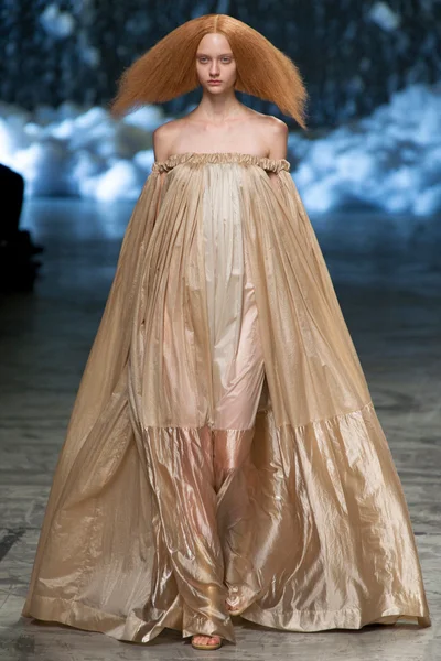 Look 11